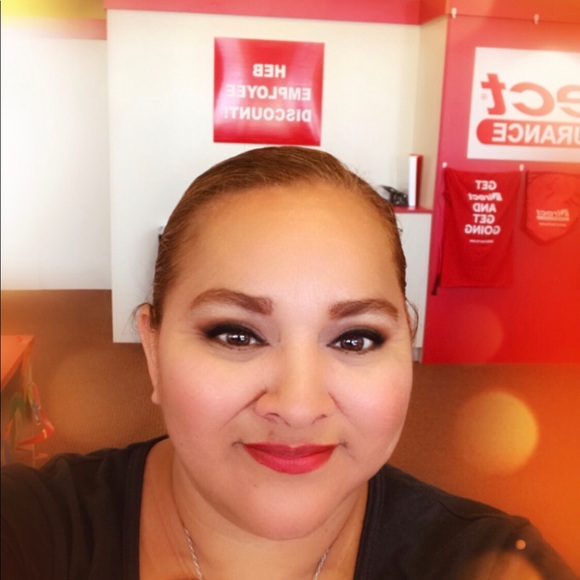 Meet your Posher, Christina - Picture 1 of 1